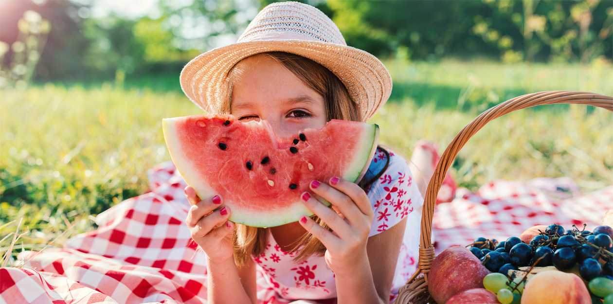 Abkühlung im Sommer: Leckere Snacks für Kinder